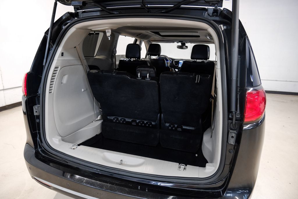 Used 2020 Chrysler Pacifica Limited FWD image 70