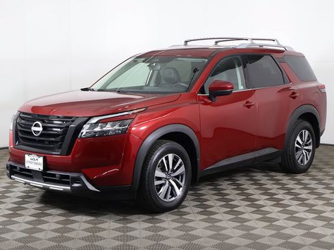 Used 2023 Nissan Pathfinder SL w/ Black Appearance Package AWD/4WD image 10
