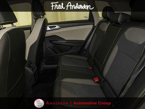 Used 2025 Volkswagen Taos SE AWD/4WD image 8