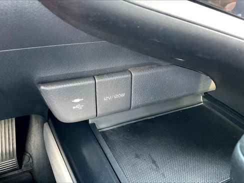 Used 2019 Toyota Camry LE image 30