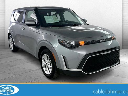 Used 2025 Kia Soul LX FWD image 1