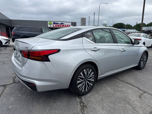Used 2024 Nissan Altima 2.5 SV FWD image 5