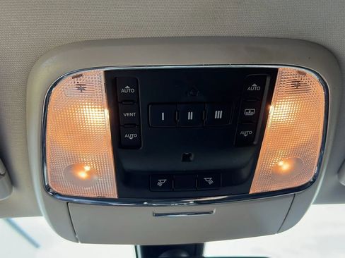 Used 2017 Chrysler 300 Limited w/ Value Package image 24