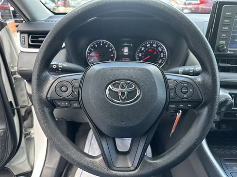 Used 2022 Toyota RAV4 LE image 16