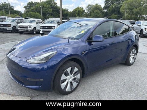 Used 2024 Tesla Model Y Long Range AWD/4WD image 3