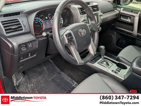 Used 2017 Toyota 4Runner SR5 Premium image 16