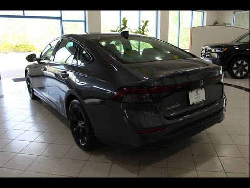 Certified 2025 Honda Accord SE image 7