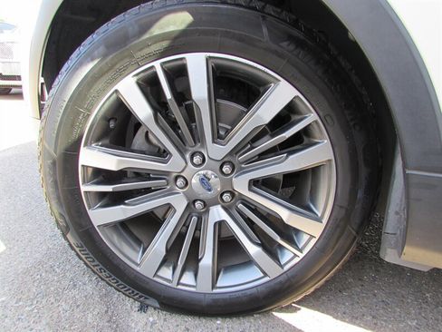 Used 2018 Ford Explorer Platinum AWD/4WD image 30