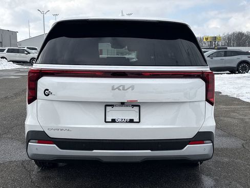 New 2026 Kia Carnival FWD image 7