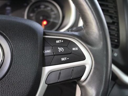Used 2016 Jeep Cherokee Trailhawk w/ Leather Interior Group AWD/4WD image 17