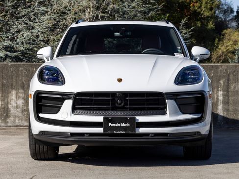 Certified 2025 Porsche Macan AWD/4WD image 8