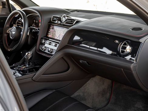 Certified 2022 Bentley Bentayga AWD/4WD image 35