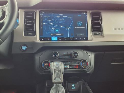 Used 2025 Ford Bronco Outer Banks image 14