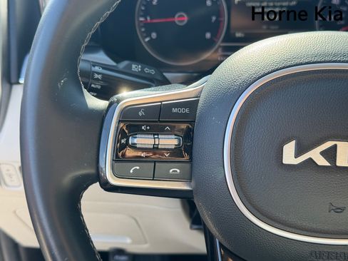 Used 2023 Kia Sorento S FWD image 18
