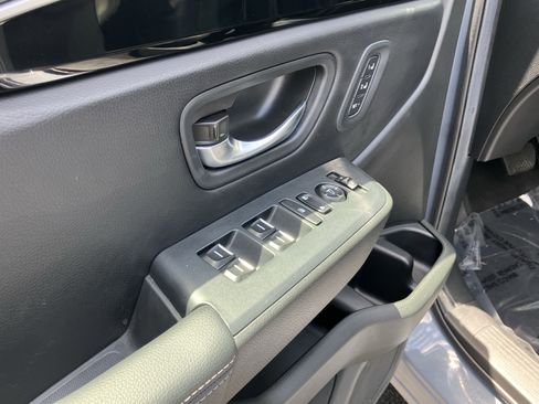 Used 2025 Honda Pilot Touring image 15
