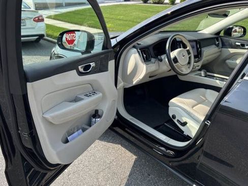 Used 2023 Volvo XC60 B5 Plus AWD/4WD image 3