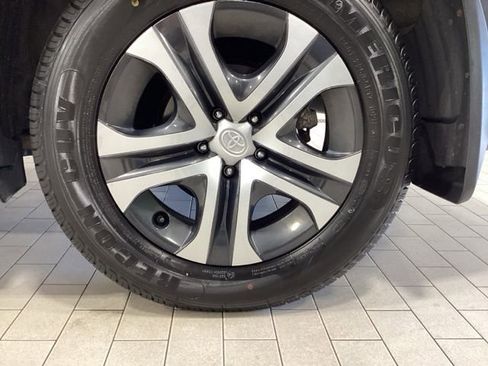 Used 2018 Toyota RAV4 LE w/ All Weather Liner Package AWD/4WD image 23