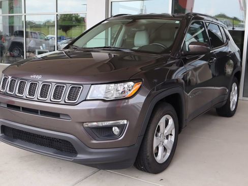 Used 2021 Jeep Compass Latitude w/ Convenience Group FWD image 3