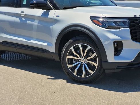 New 2026 Ford Explorer ST-Line AWD/4WD image 2