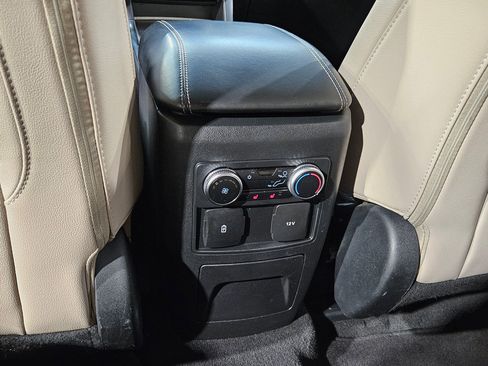 Used 2023 Ford Explorer Limited AWD/4WD image 37