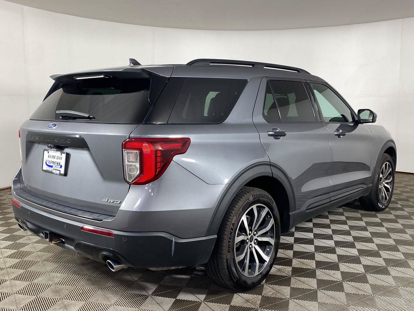 Used 2022 Ford Explorer ST-Line w/ Class IV Trailer Tow Package AWD/4WD image 9