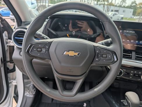 New 2026 Chevrolet Trax LT w/ Sunroof Package FWD image 24
