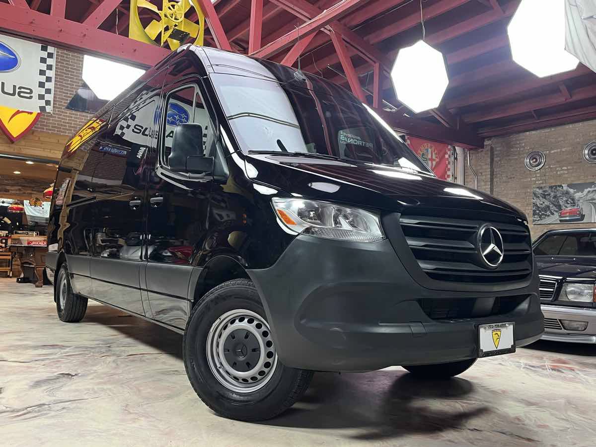 Used 2025 Mercedes-Benz Sprinter 2500 image 4