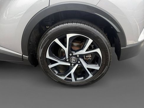 Used 2018 Toyota C-HR XLE FWD image 8