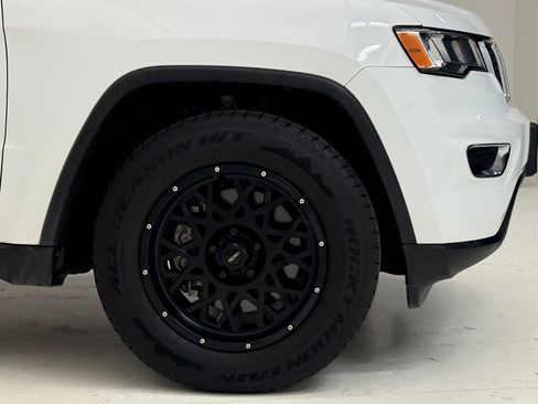 Used 2022 Jeep Grand Cherokee Laredo X RWD image 6