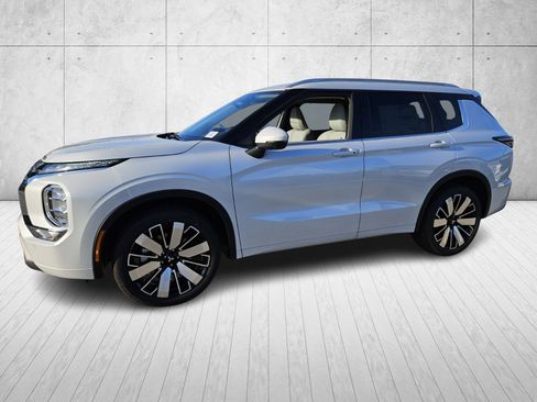 New 2026 Mitsubishi Outlander SEL image 3
