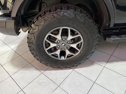 Used 2023 Ford Bronco Badlands image 41
