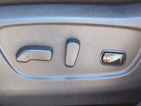 Certified 2020 Nissan Rogue SV w/ Premium Package FWD image 20