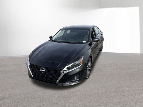 Used 2024 Nissan Altima 2.5 SV FWD image 34