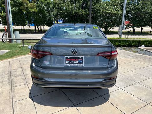 Used 2024 Volkswagen Jetta SE FWD image 12