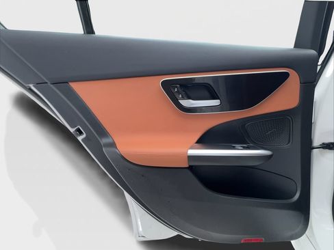 Used 2025 Mercedes-Benz C 300 Sedan image 26