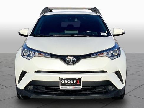 Used 2019 Toyota C-HR XLE FWD image 4