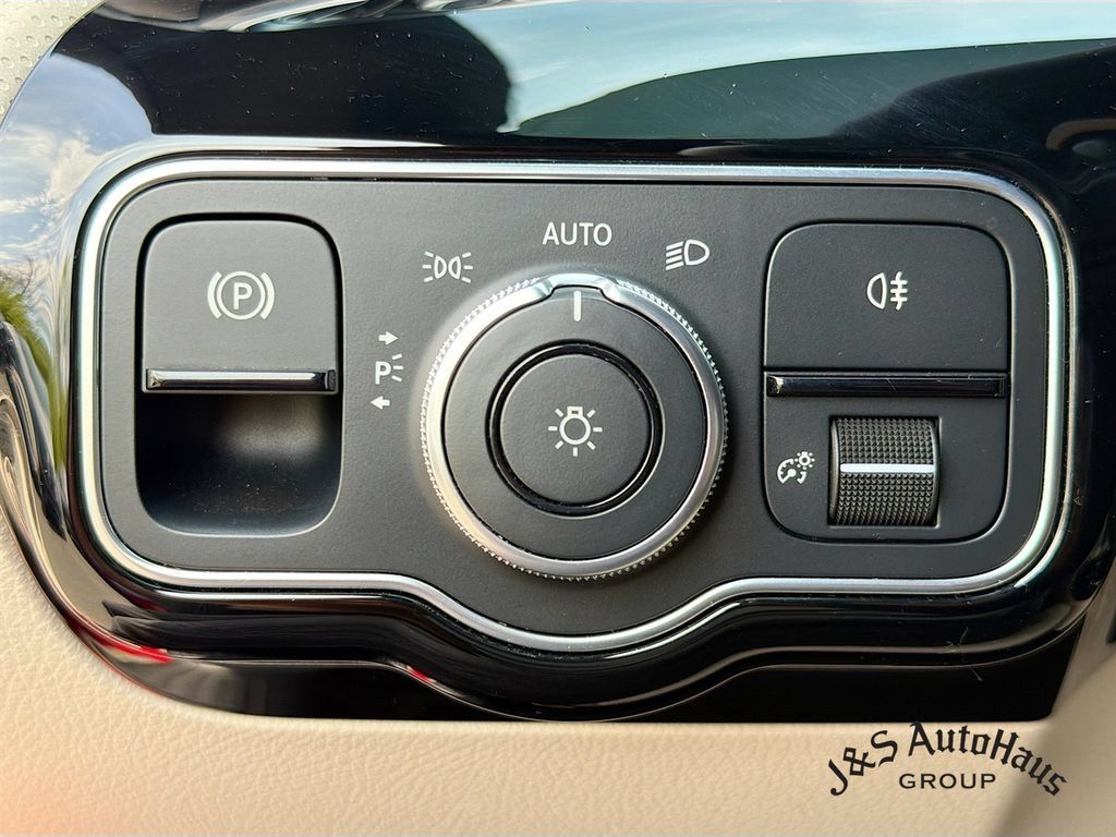 Used 2021 Mercedes-Benz CLA 250 4MATIC image 10