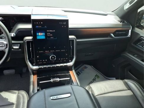 Used 2025 GMC Yukon XL Denali AWD/4WD image 15