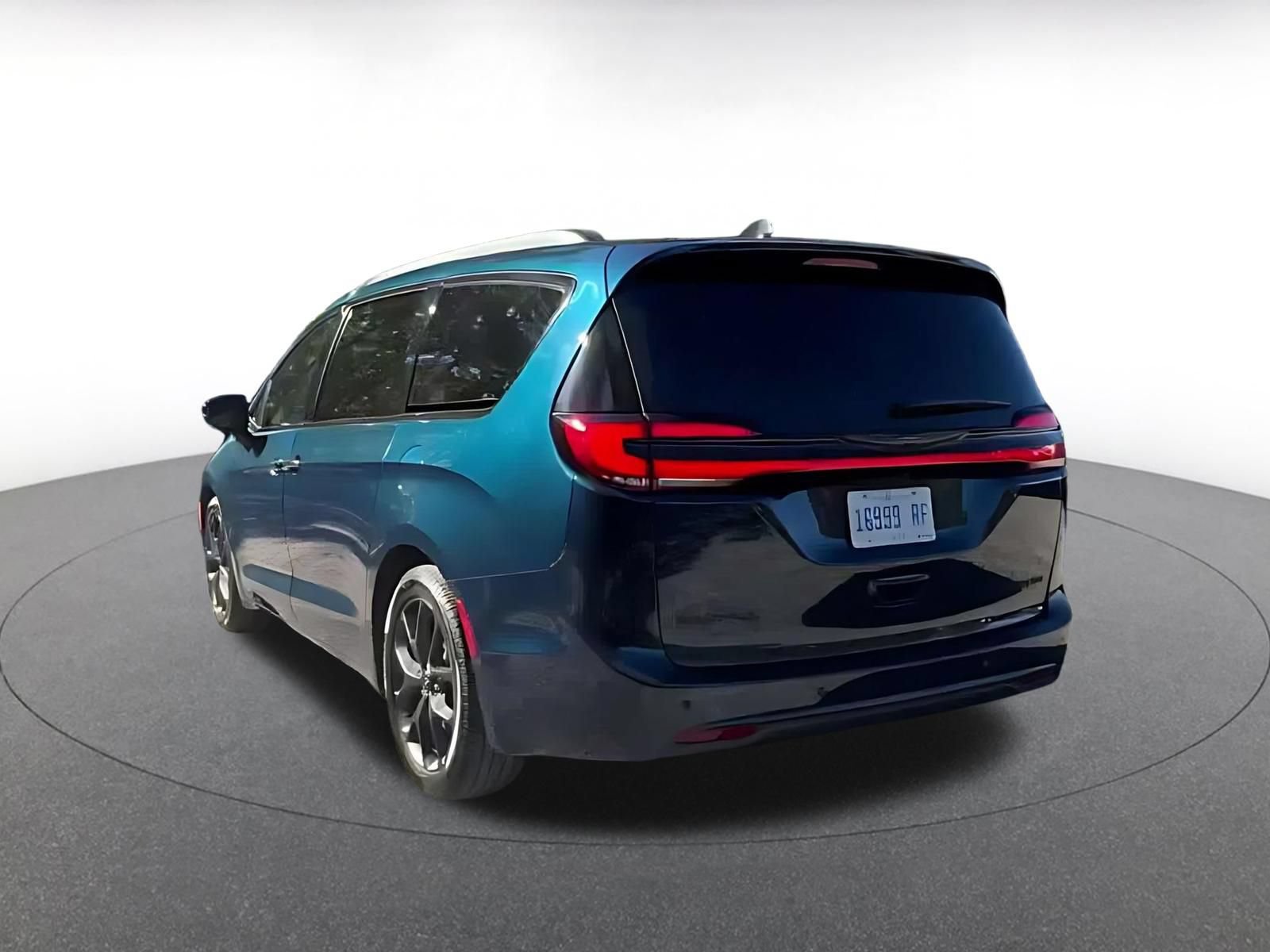 Used 2025 Chrysler Pacifica Limited FWD image 12