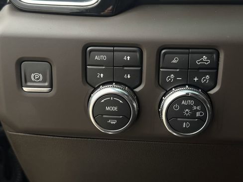 Used 2024 GMC Sierra 2500 Denali w/ Denali Reserve Package image 23