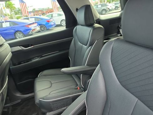 Used 2025 Hyundai Palisade SEL FWD image 13