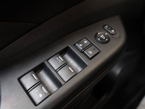 Used 2015 Honda CR-V LX image 32