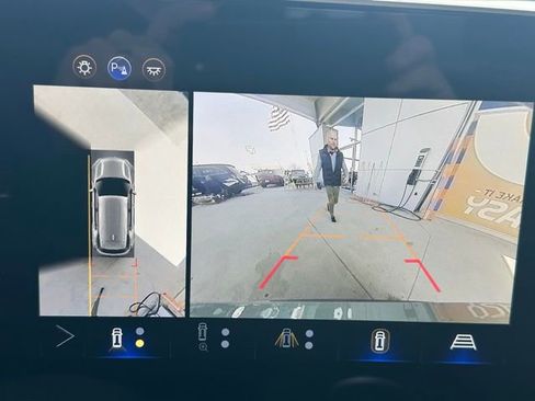 Used 2025 Chevrolet Equinox LT w/ Safety and Technology Package image 32