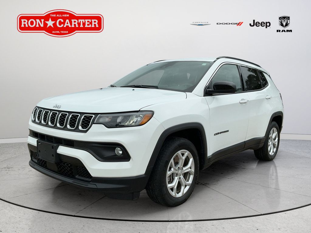 Used 2024 Jeep Compass Latitude AWD/4WD image 3
