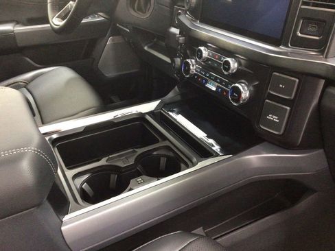 New 2025 Ford F250 Lariat w/ Lariat Ultimate Package image 38