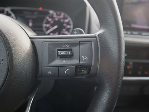 Used 2023 Nissan Rogue S image 19