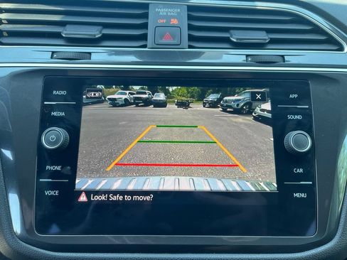 Certified 2024 Volkswagen Tiguan SE AWD/4WD image 19