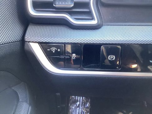 Used 2023 Kia Sportage LX FWD image 24