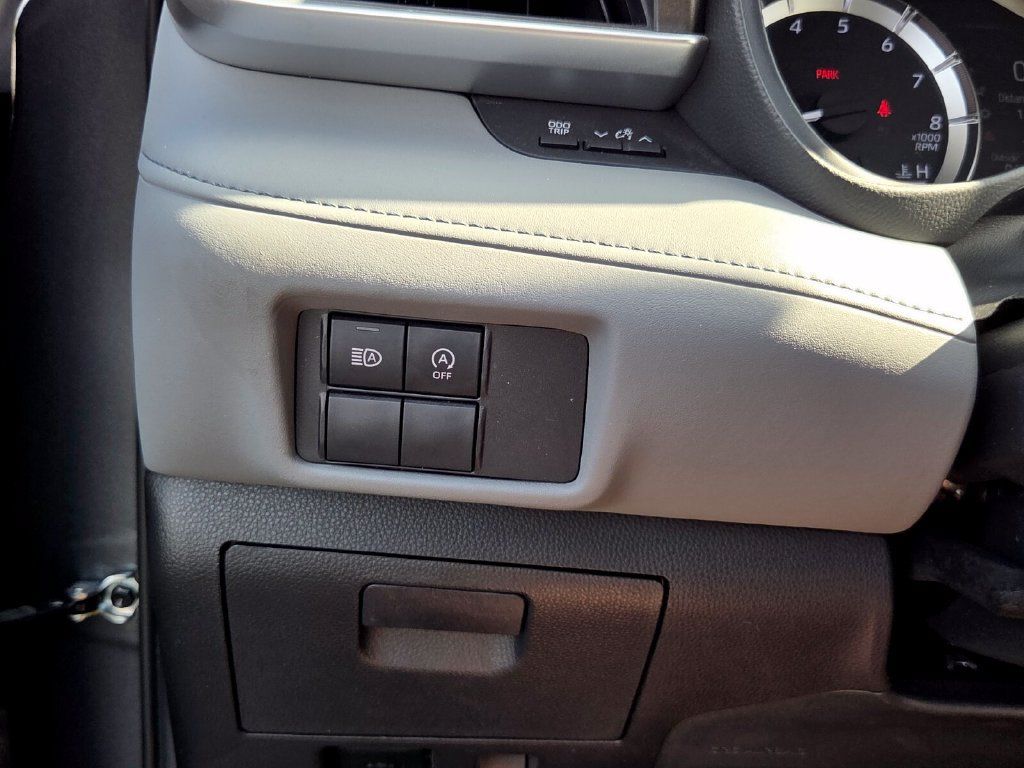 Used 2023 Toyota Highlander L FWD image 28