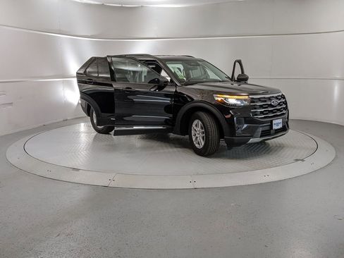New 2025 Ford Explorer Active image 7